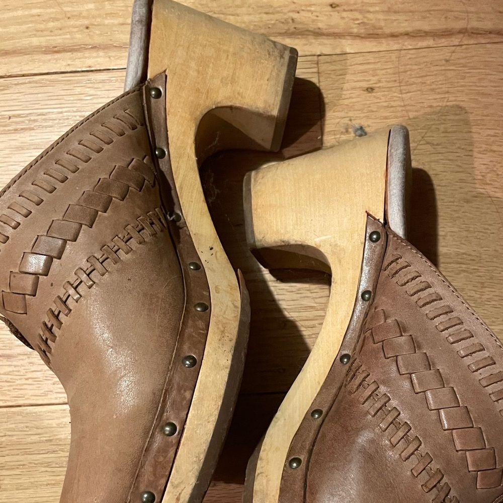 UGG Clogs - Picture 4 of 7